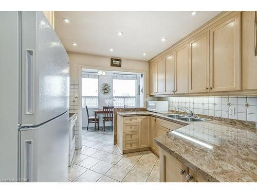 Ph5-3650 Kaneff Crescent, Peel, ON - Indoor Photo Showing Kitchen With Double Sink