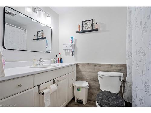 742 Walter Street, Cambridge, ON - Indoor Photo Showing Bathroom