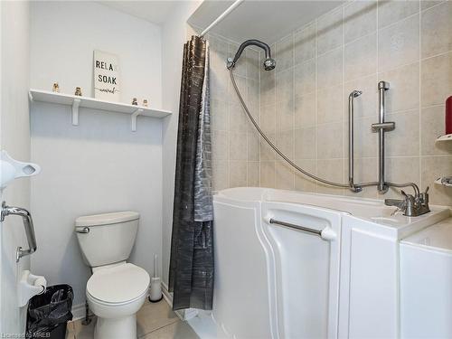 8-350 Lakebreeze Drive, Clarington, ON - Indoor Photo Showing Bathroom