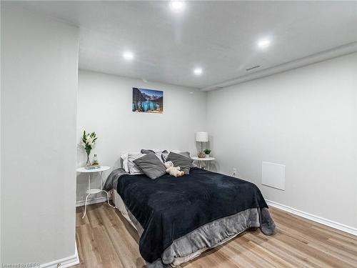 8-350 Lakebreeze Drive, Clarington, ON - Indoor Photo Showing Bedroom