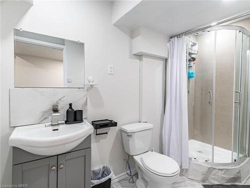 8-350 Lakebreeze Drive, Clarington, ON - Indoor Photo Showing Bathroom