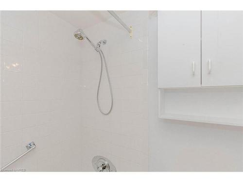 805-65 Westmount Road, Waterloo, ON - Indoor Photo Showing Bathroom