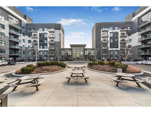 220-102 Grovewood Common, Oakville, ON - Outdoor