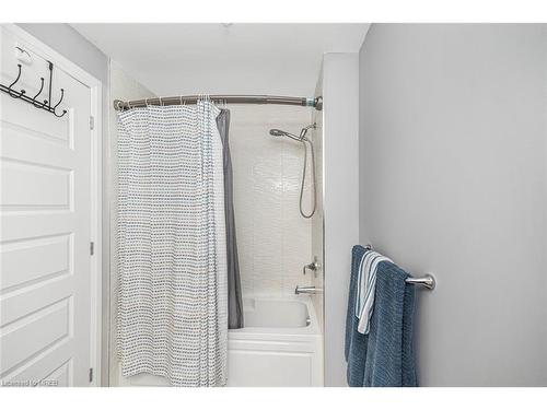 220-102 Grovewood Common, Oakville, ON - Indoor Photo Showing Bathroom