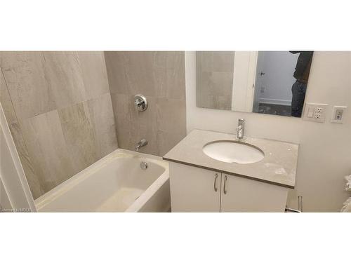 108-56 Lakeside Terrace, Barrie, ON - Indoor Photo Showing Bathroom