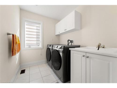 110 Ferragine Crescent, Bradford West Gwillimbury, ON - Indoor Photo Showing Laundry Room