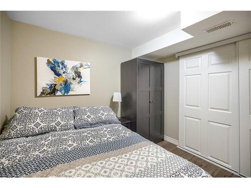 10-2185 Fairchild Boulevard, Burlington, ON - Indoor Photo Showing Bedroom