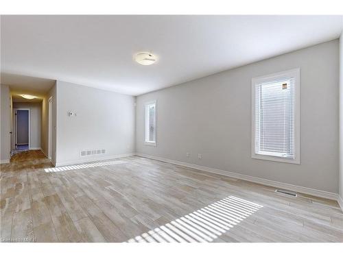 22 Bounty Avenue, Thorold, ON - Indoor Photo Showing Other Room
