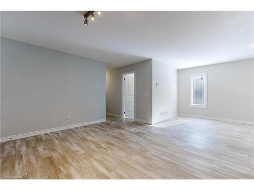 22 Bounty Avenue, Thorold, ON - Indoor Photo Showing Other Room