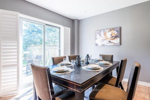 925 Knotty Pine Grove, Mississauga, ON - Indoor Photo Showing Dining Room