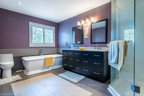 925 Knotty Pine Grove, Mississauga, ON - Indoor Photo Showing Bathroom
