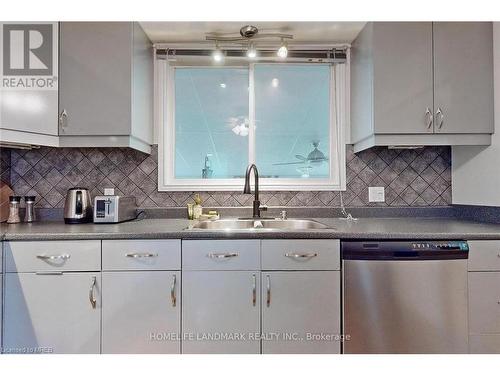 17 Partition St Street, Niagara-On-The-Lake, ON - Indoor Photo Showing Kitchen With Double Sink