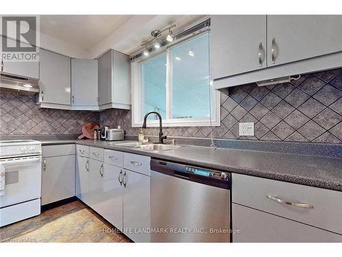 17 Partition St Street, Niagara-On-The-Lake, ON - Indoor Photo Showing Kitchen With Double Sink