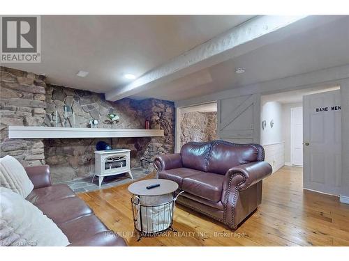 17 Partition St Street, Niagara-On-The-Lake, ON - Indoor Photo Showing Living Room With Fireplace