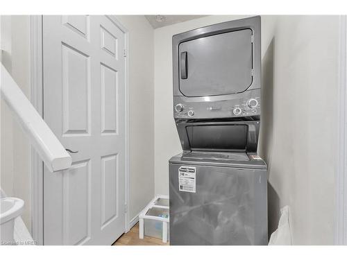 75 Jasmine Drive, London, ON - Indoor Photo Showing Laundry Room