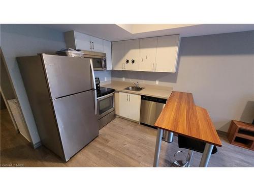 605-321 Spruce Street, Waterloo, ON - Indoor Photo Showing Kitchen