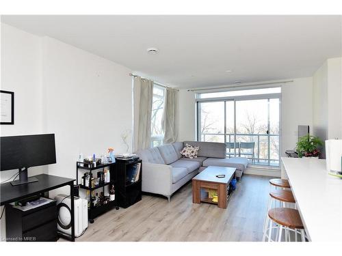 204-467 Charlton Avenue East Avenue, Hamilton, ON - Indoor Photo Showing Living Room