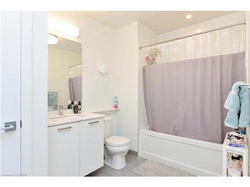 204-467 Charlton Avenue East Avenue, Hamilton, ON - Indoor Photo Showing Bathroom