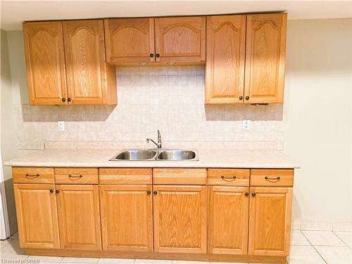 587 Grosvenor Street, London, ON - Indoor Photo Showing Kitchen With Double Sink