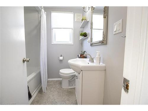 265 Andrew St Street, Shelburne, ON - Indoor Photo Showing Bathroom