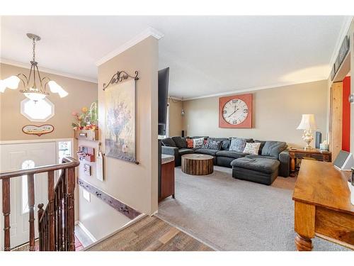 6 Ridgeview Drive, Port Perry, ON - Indoor Photo Showing Living Room