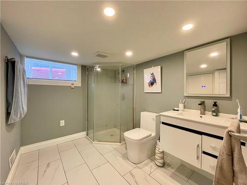 7 Easton Street, Cambridge, ON - Indoor Photo Showing Bathroom