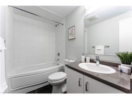 404-53 Arthur Street South Street, Guelph, ON - Indoor Photo Showing Bathroom