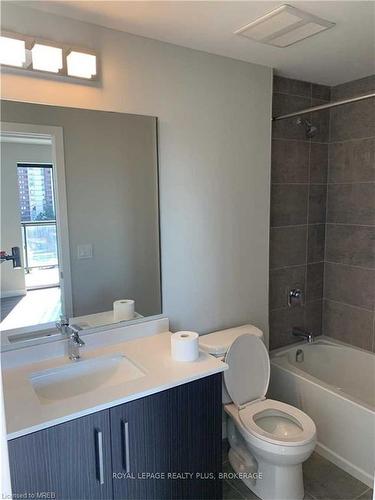 1114-15 Queen Street S, Hamilton, ON - Indoor Photo Showing Bathroom