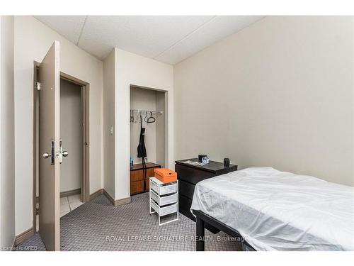 506-251 Lester Street, Waterloo, ON - Indoor Photo Showing Bedroom