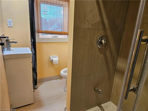 2Nd-6584 Level Street E, Niagara Falls, ON - Indoor Photo Showing Bathroom