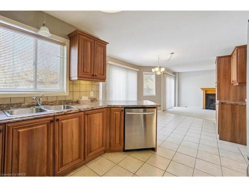 22 Farmstead Crescent, Barrie, ON - Indoor Photo Showing Kitchen With Double Sink