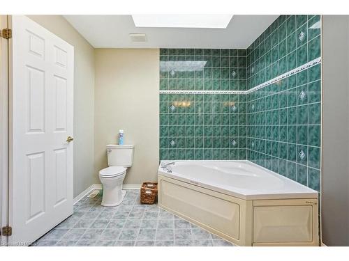22 Farmstead Crescent, Barrie, ON - Indoor Photo Showing Bathroom