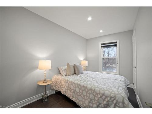 401 Fountain Street S, Cambridge, ON - Indoor Photo Showing Bedroom
