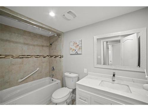 401 Fountain Street S, Cambridge, ON - Indoor Photo Showing Bathroom
