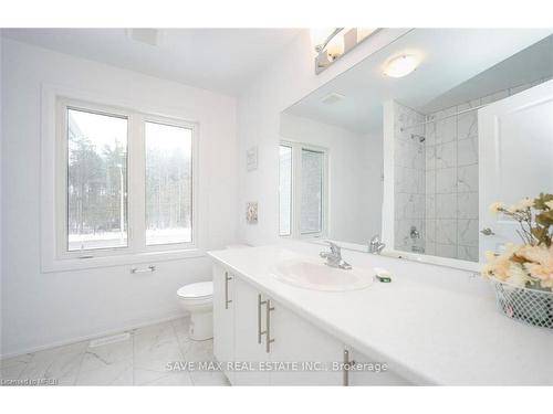 134 Franklin Trail Trail, Barrie, ON - Indoor Photo Showing Bathroom