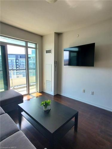 2106-2560 Eglinton Avenue W, Mississauga, ON - Indoor Photo Showing Living Room