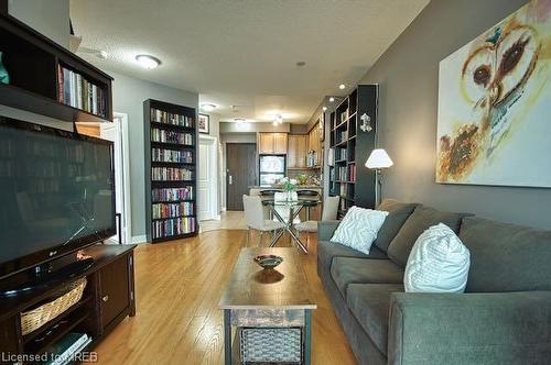 502-80 Absolute Avenue, Mississauga, ON - Indoor Photo Showing Living Room