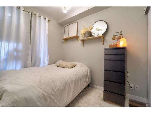 1406-15 Queen Street S, Hamilton, ON - Indoor Photo Showing Bedroom