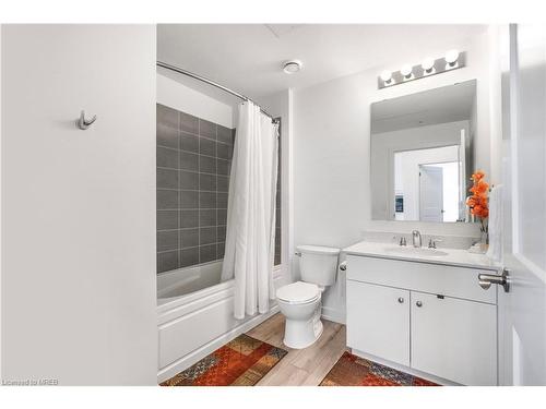 501-255 Northfield Drive E, Waterloo, ON - Indoor Photo Showing Bathroom