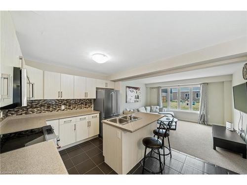 9569 Tallgrass Avenue, Niagara Falls, ON - Indoor Photo Showing Kitchen With Double Sink