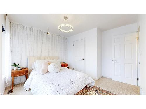 24 Tidemore Heights, Hamilton, ON - Indoor Photo Showing Bedroom