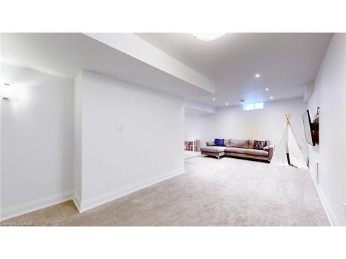 24 Tidemore Heights, Hamilton, ON - Indoor Photo Showing Other Room