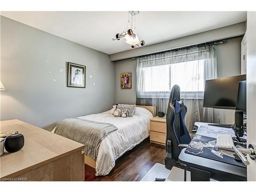 3467 Burningoak Crescent, Peel, ON - Indoor Photo Showing Bedroom