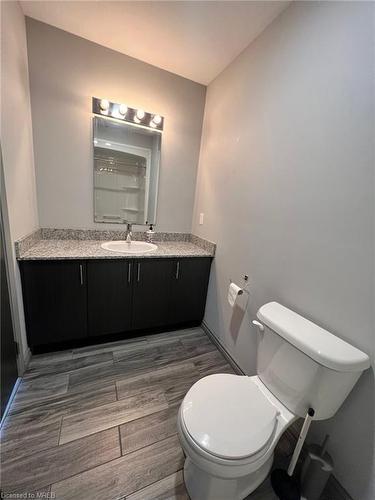 G107-275 Larch Street, Waterloo, ON - Indoor Photo Showing Bathroom