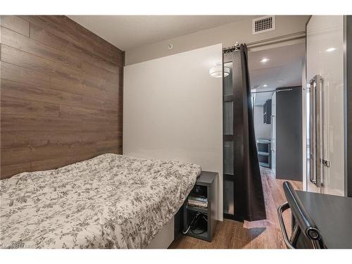 S313-330 Phillip Street, Waterloo, ON - Indoor Photo Showing Bedroom