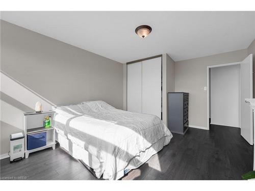 309-215 Glenridge Avenue, St. Catharines, ON - Indoor Photo Showing Bedroom