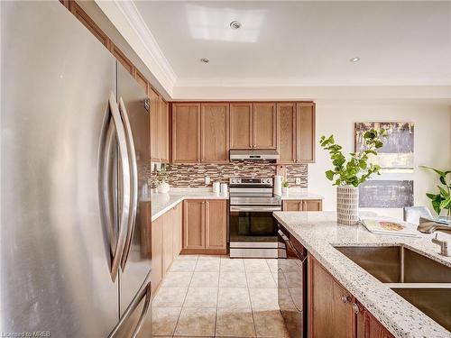 106 Naperton Drive, Brampton, ON - Indoor Photo Showing Kitchen With Upgraded Kitchen