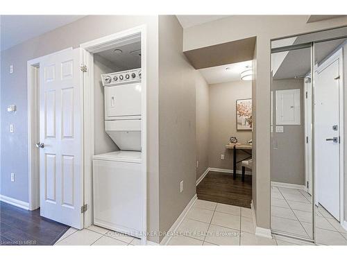 211-1045 Nadalin Heights, Milton, ON - Indoor Photo Showing Laundry Room