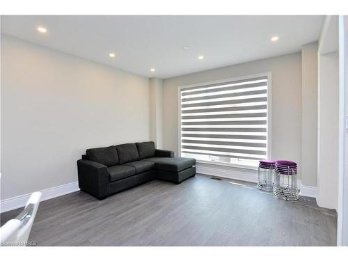 108 Rugman Crescent, Springwater, ON - Indoor Photo Showing Living Room