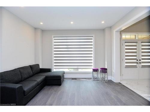 108 Rugman Crescent, Springwater, ON - Indoor Photo Showing Living Room